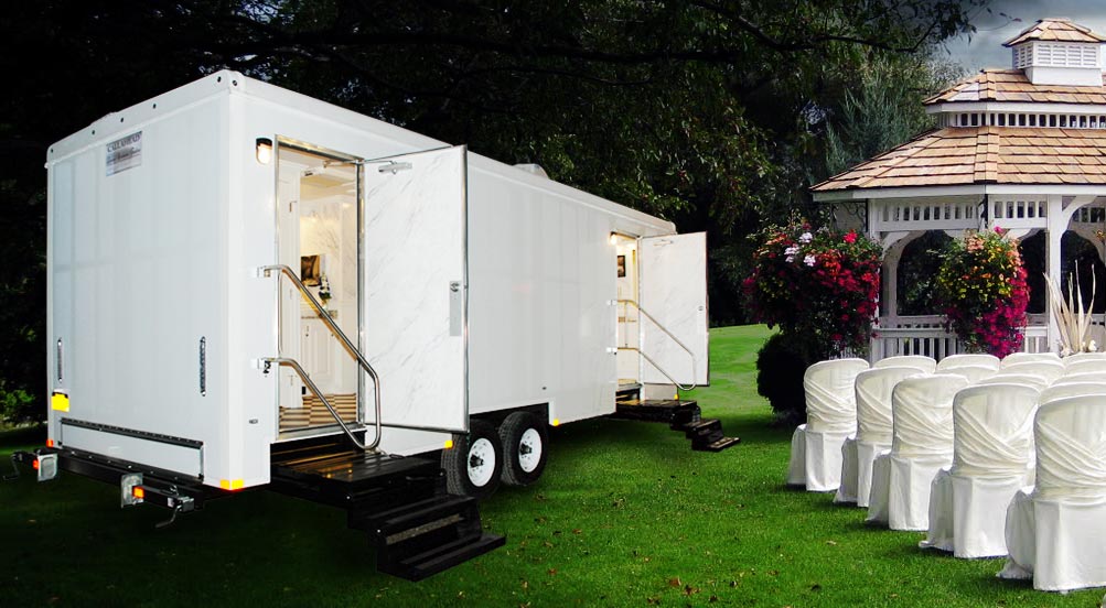Why Wedding Restroom Trailers in Houston, TX Are Essential